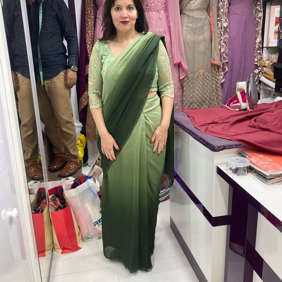 Brand new 2 tone georgette Indian green sari - pleats stitched - Picture 2 of 3